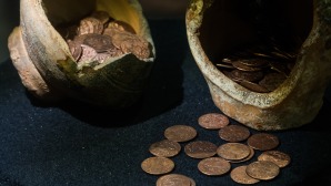 lietuvos-pinigai-nuo-gintaro-iki-euro_57_01697187423-3760981e8f2cd63adf165cdecaa70d70.jpg