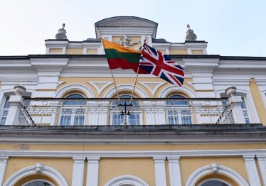 susipazinkite-jungtines-karalystes-ambasada-ir-britu-taryba_57_01674465247-1a089687ee8eae97d545cc01641b066e.jpg